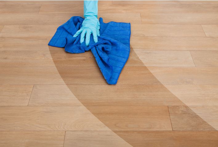 limpiar suelo plastificado